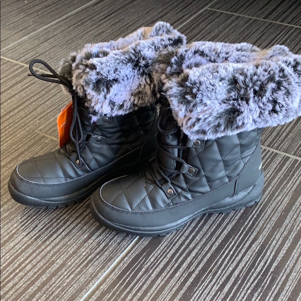 Snow boots